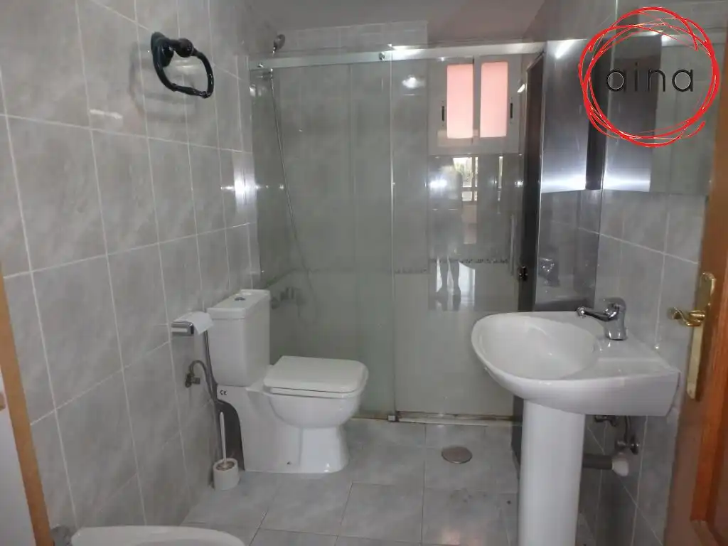 Baño de Piso de alquiler en  Pamplona / Iruña con Calefacción, Terraza y Balcón