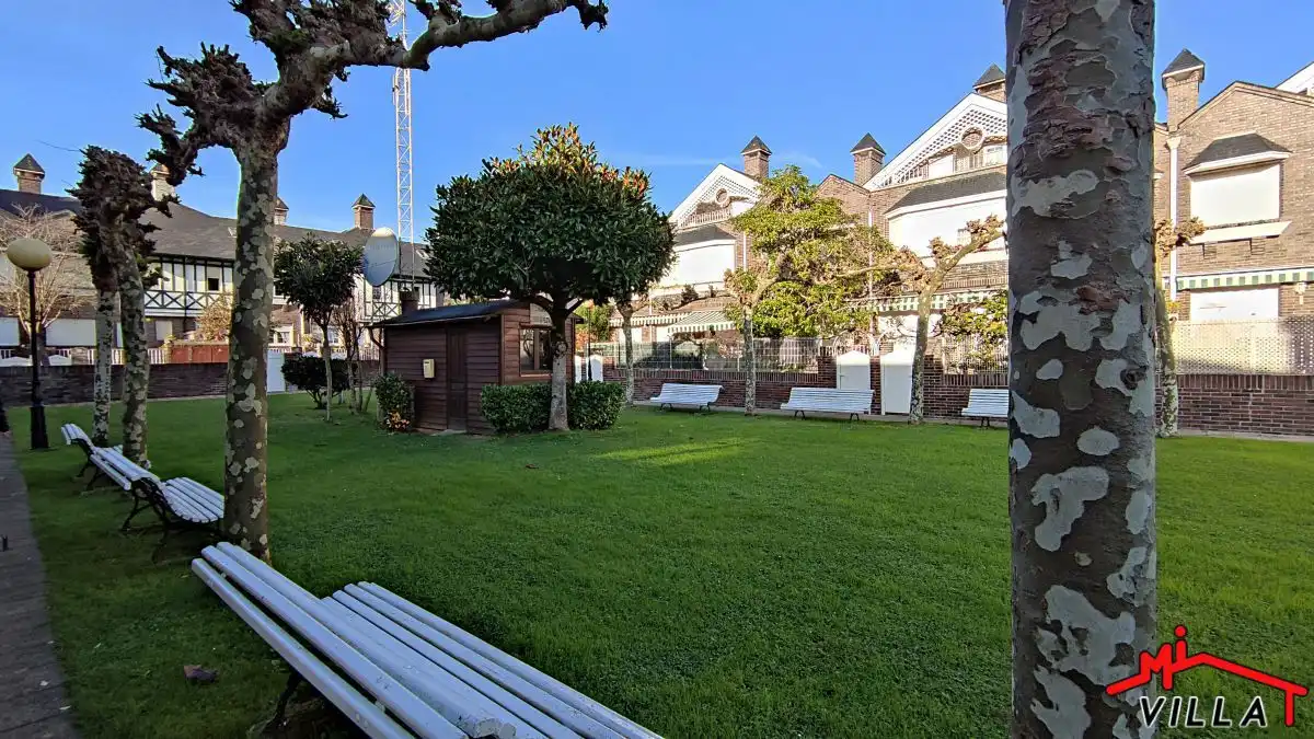 Jardín de Casa o chalet en venta en Laredo con Calefacción, Terraza y Amueblado