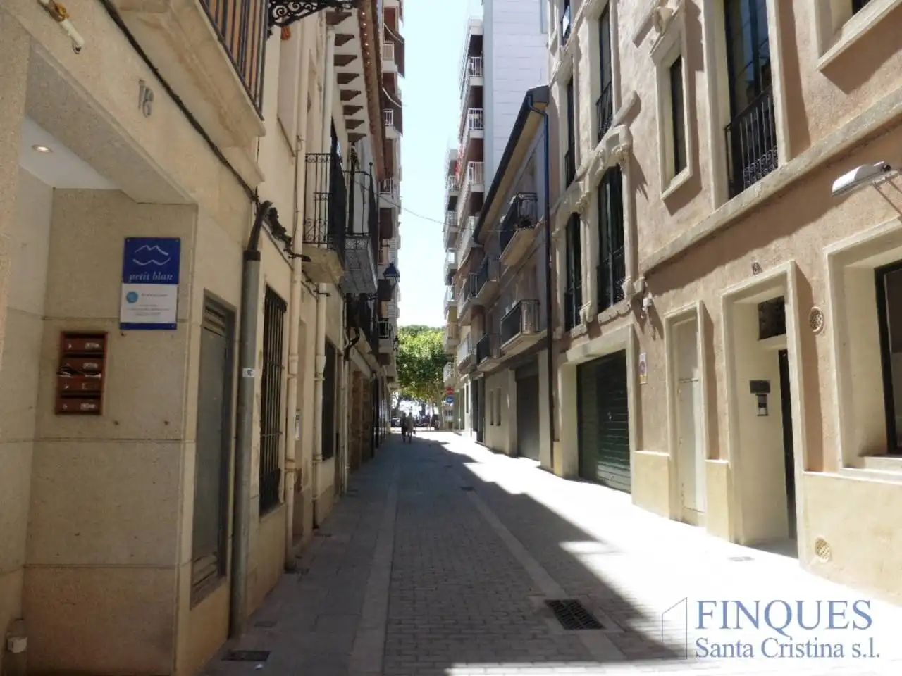 Vista exterior de Edifici en venda en Sant Feliu de Guíxols