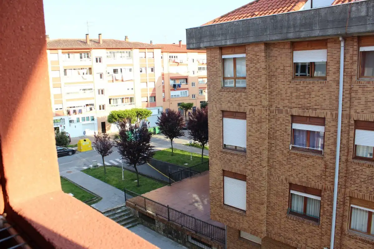 Vista exterior de Piso de alquiler en Cartes con Calefacción, Terraza y Amueblado