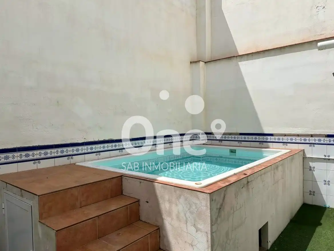 Piscina de Casa adosada en venda en San Antonio de Benagéber amb Aire condicionat, Calefacció i Terrassa