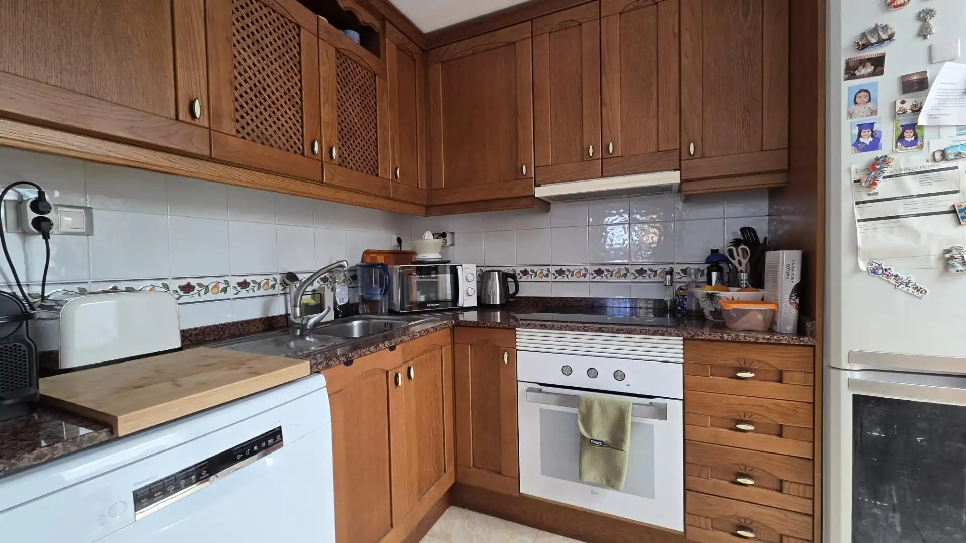 Cuina de Casa adosada en venda en Torrevieja amb Aire condicionat, Jardí privat i Terrassa