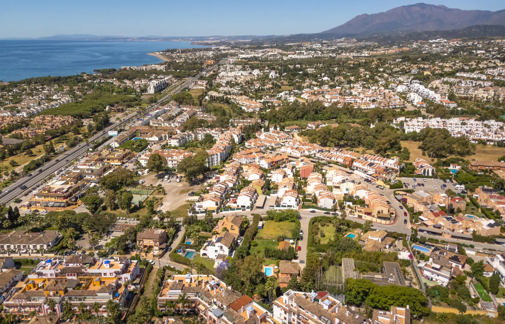 Vista exterior de Residencial en venda en Estepona