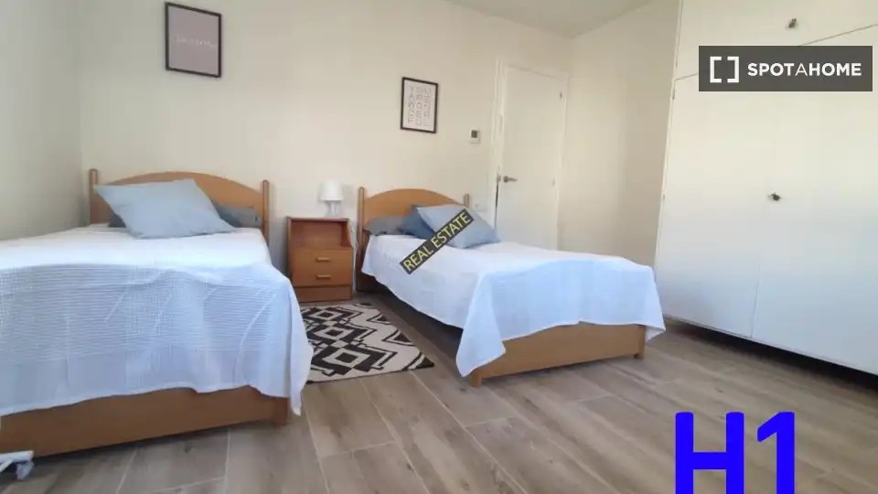 Schlafzimmer von Wohnung zur Miete in Barcelona mit Klimaanlage, Heizung und Möbliert