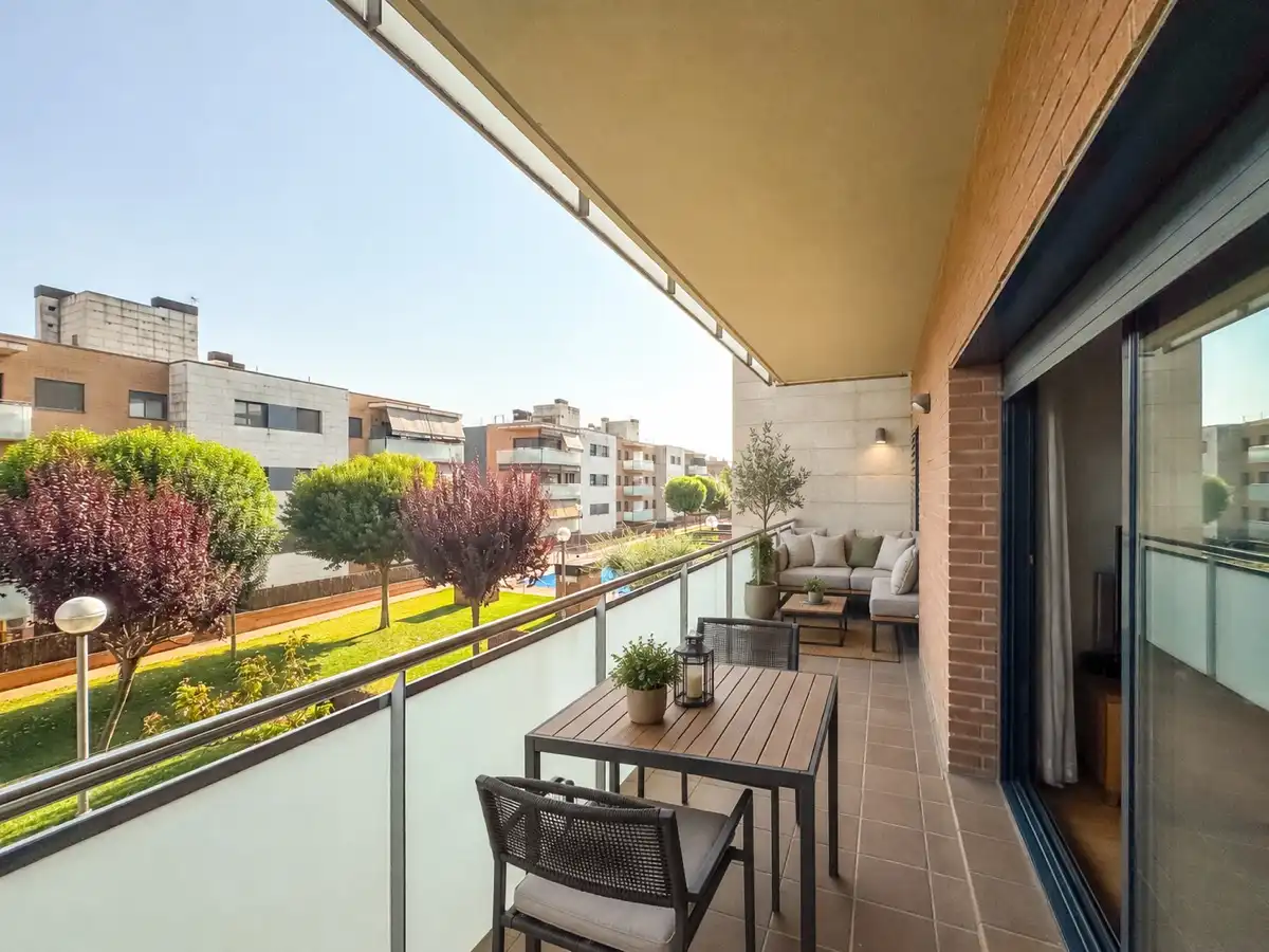 Terrassa de Pis en venda en Parets del Vallès amb Calefacció, Jardí privat i Parquet