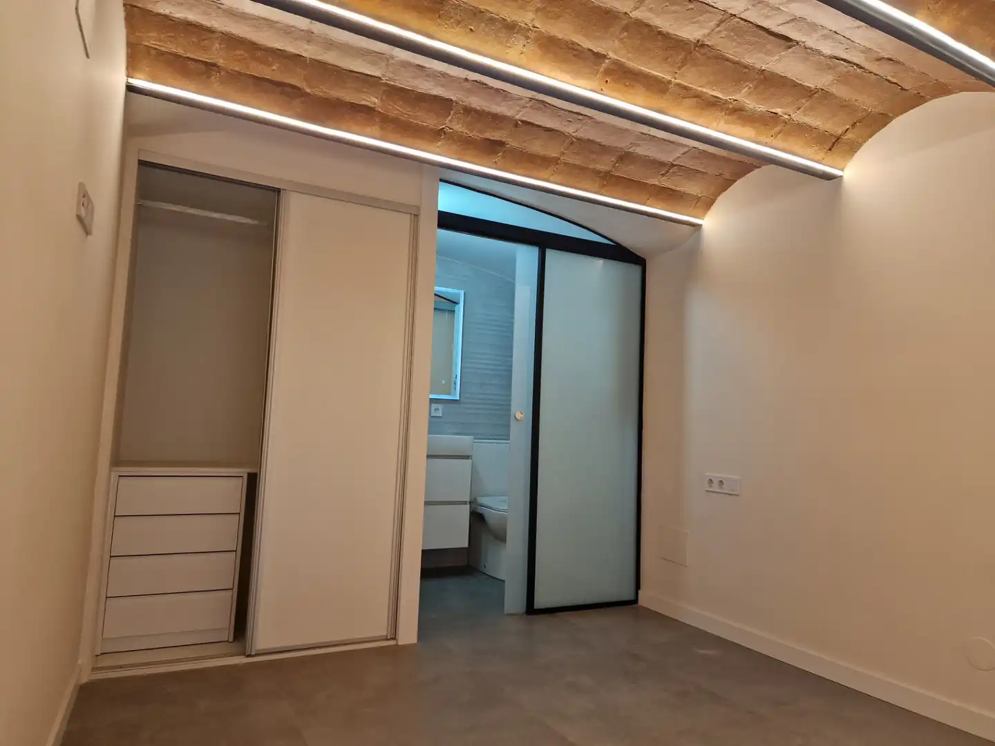 Study for sale in Barcelona  with Oven and Alarm