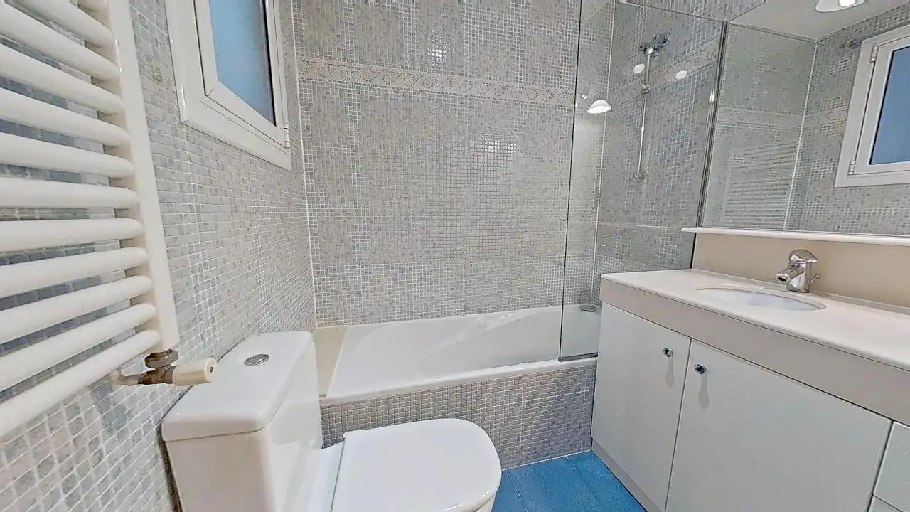 Baño de Piso en venta en Barcelona con Aire acondicionado, Calefacción y Amueblado