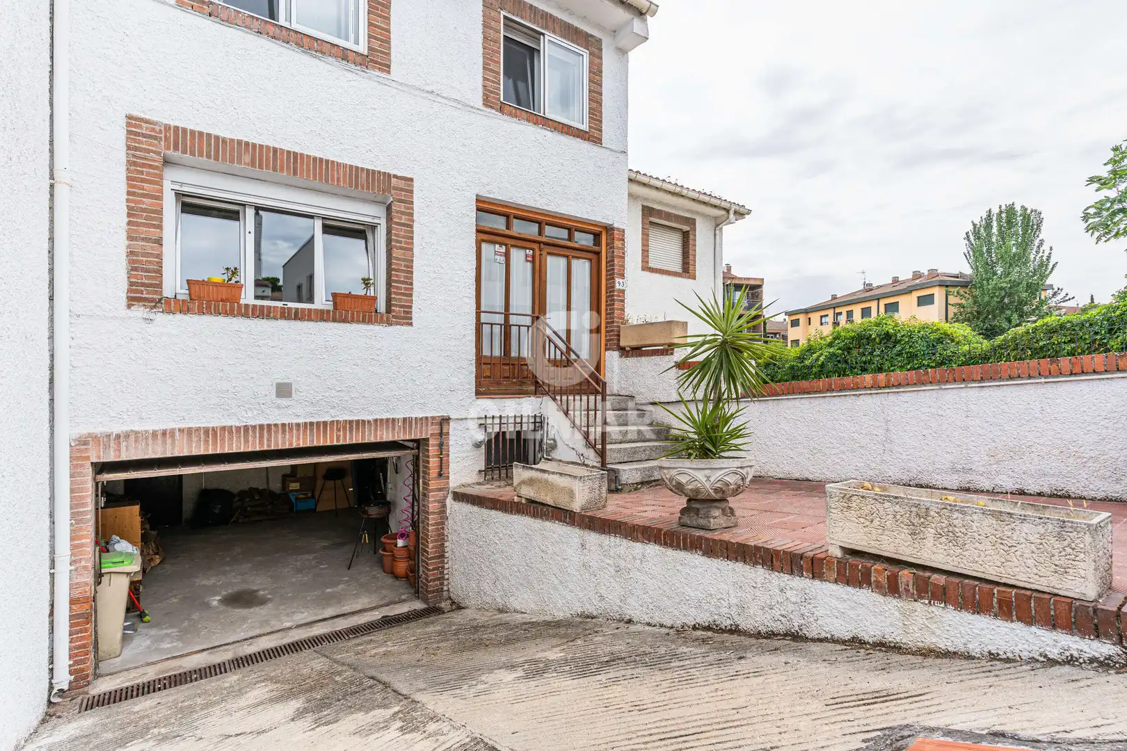 Vista exterior de Casa adosada en venta en Pozuelo de Alarcón con Calefacción, Jardín privado y Piscina