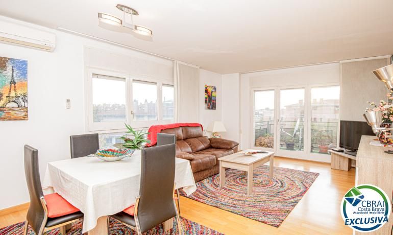 Living room of Apartment for sale in Figueres  with Heating and Furnished