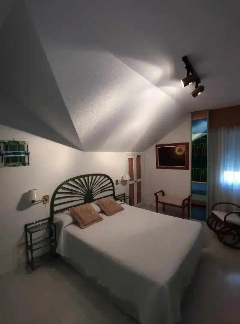 Dormitori de Àtic de lloguer en Miengo amb Parquet, Moblat i Forn