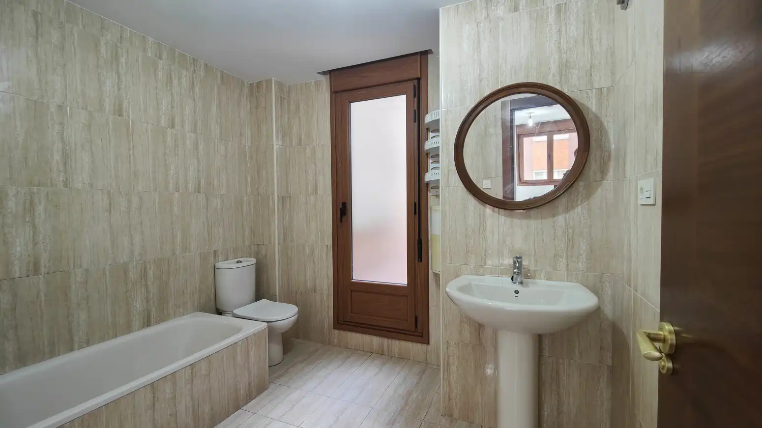 Badezimmer von Wohnung zum Verkauf in Gijón  mit Heizung, Terrasse und Abstellraum