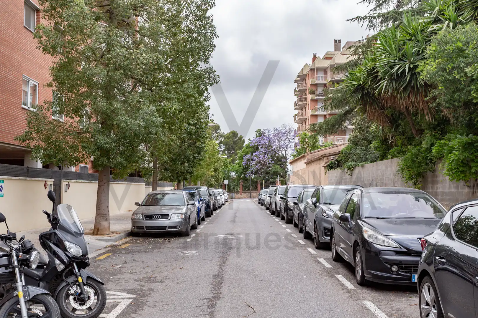Aparcament de Pis en venda en Reus amb Calefacció, Balcó i Piscina comunitària