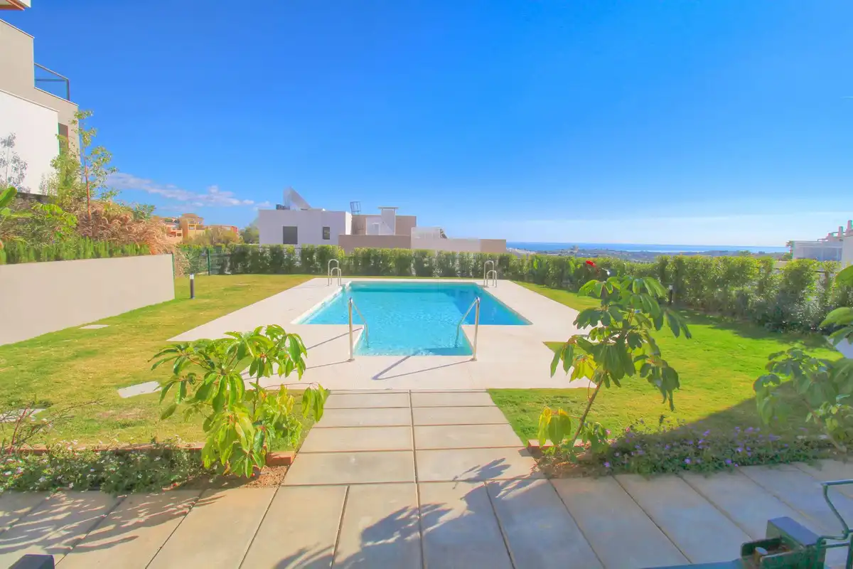 Dúplex amb piscina en venda a Nueva Andalucía, imagen 2