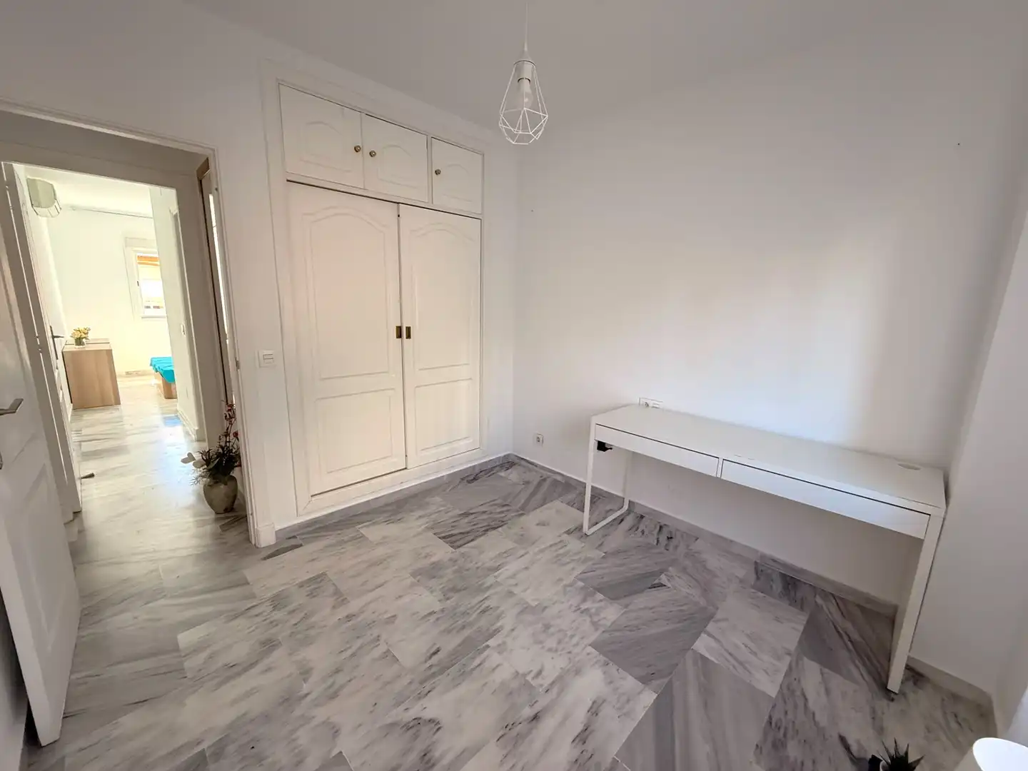 Habitación de Apartamento en venta en Estepona con Aire acondicionado, Terraza y Trastero