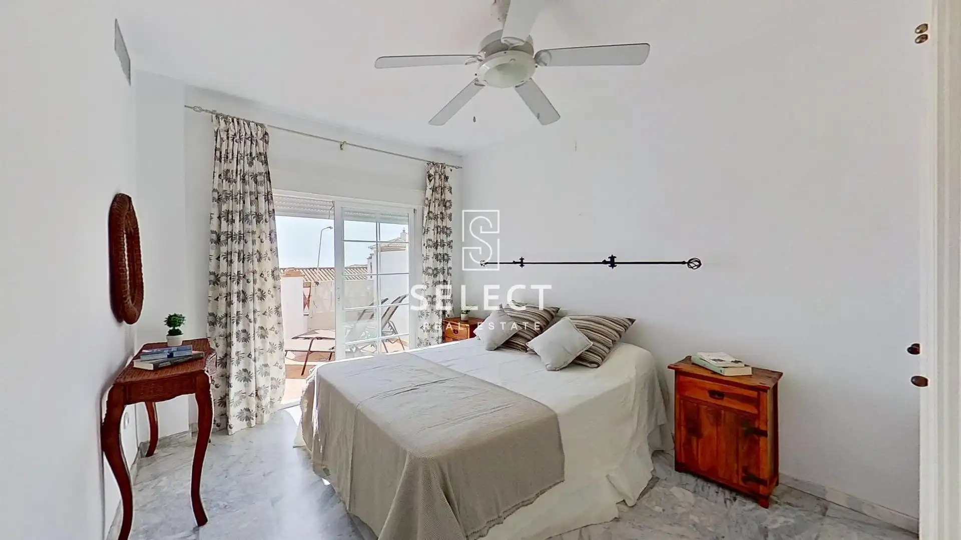 Habitación de Casa adosada en venta en Almuñécar con Aire acondicionado, Calefacción y Terraza