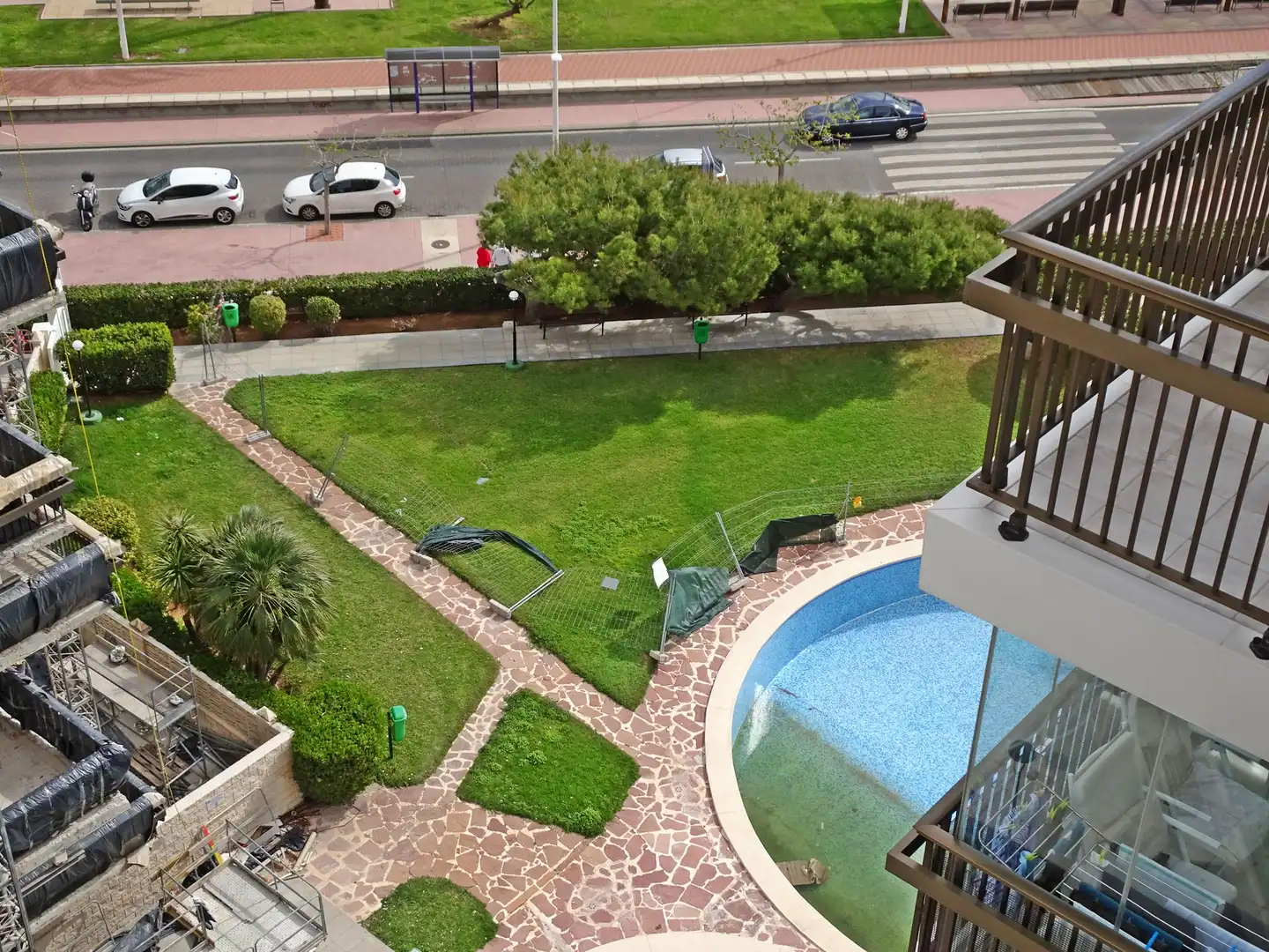 Piscina de Apartament de lloguer en Gandia amb Aire condicionat, Terrassa i Moblat