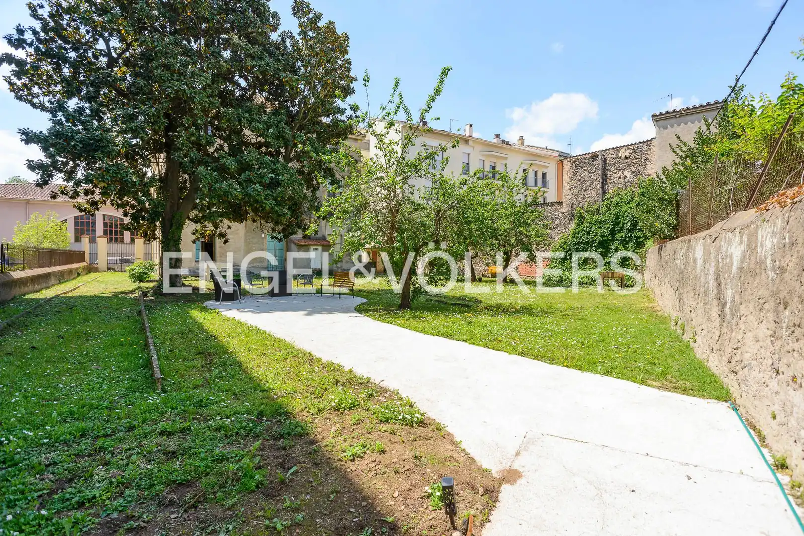 Vista exterior de Casa o chalet en venta en Olot con Calefacción, Jardín privado y Terraza