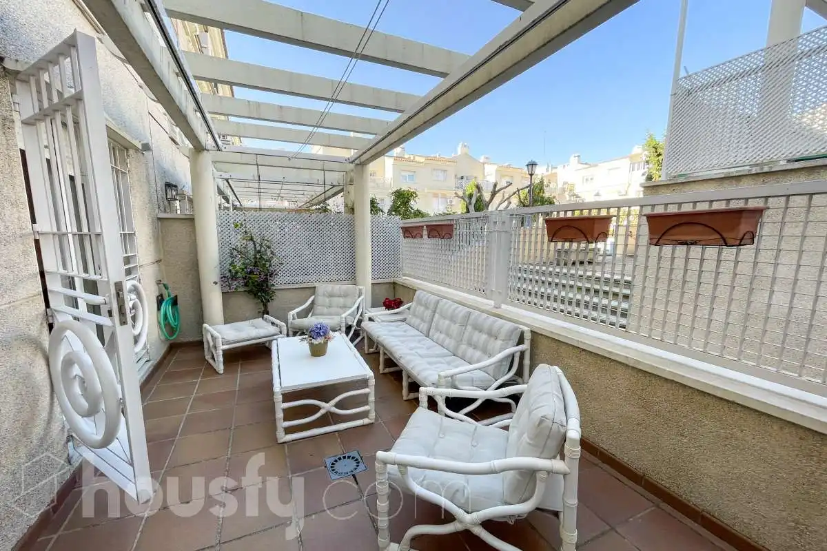 Terrassa de Casa o xalet en venda en Bormujos amb Aire condicionat, Jardí privat i Terrassa