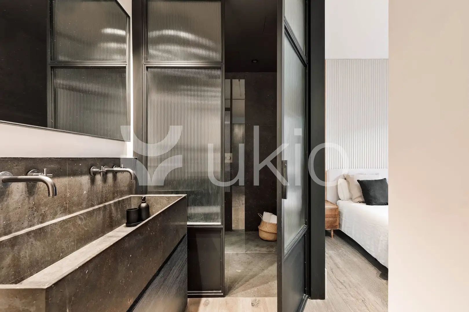Baño de Apartamento de alquiler en Barcelona con Aire acondicionado, Calefacción y Amueblado