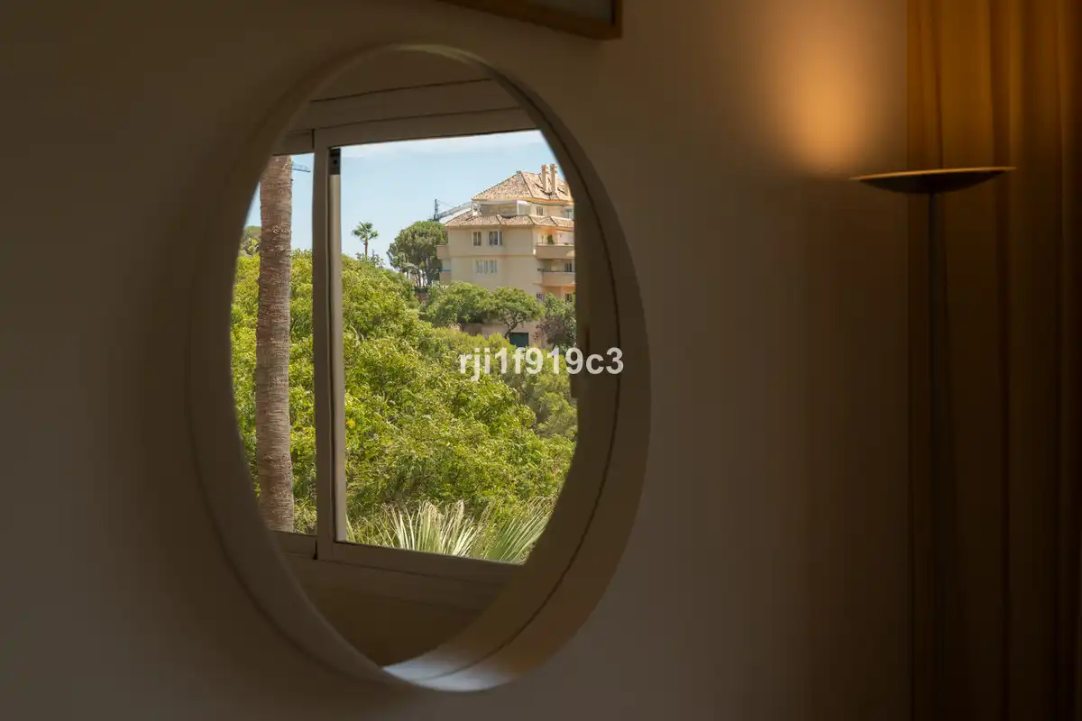 Dormitori de Pis en venda en Marbella amb Aire condicionat, Terrassa i Traster