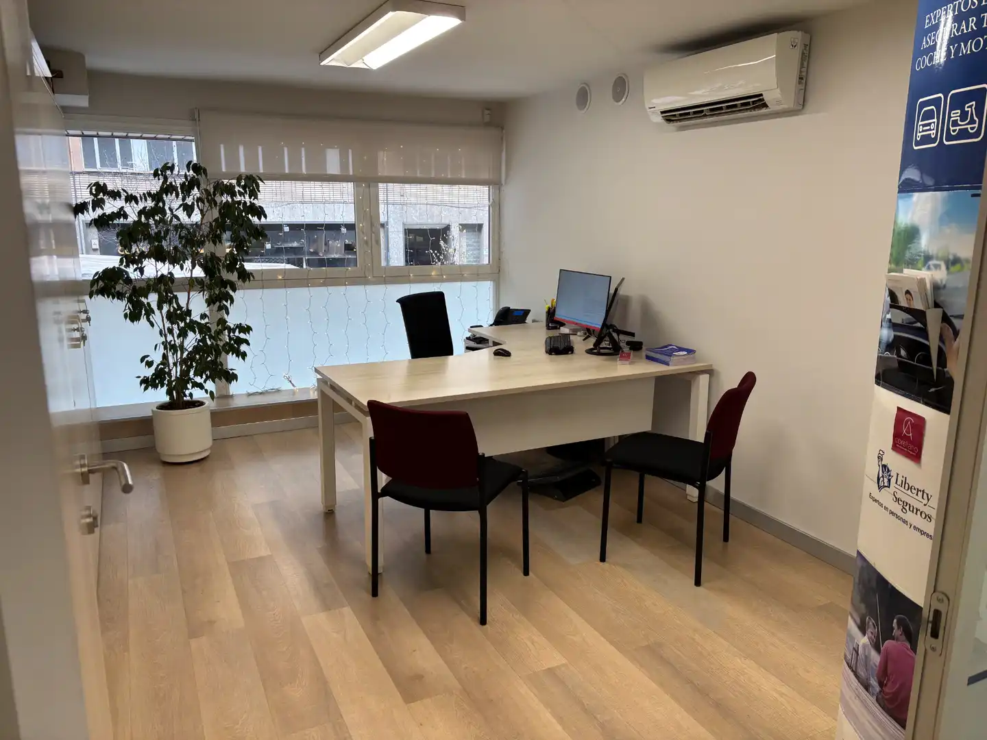 Business premises to rent in Carrer Príncep de Viana 17, imagen 2