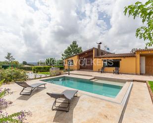 Vista exterior de Casa o xalet de lloguer en Torrent amb Aire condicionat, Terrassa i Piscina