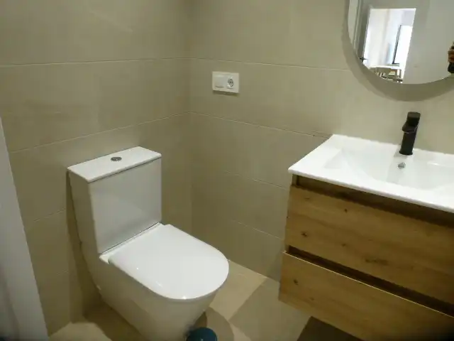 Bathroom of Study for rent in Murcia  with Air Conditioner, Heating and Oven