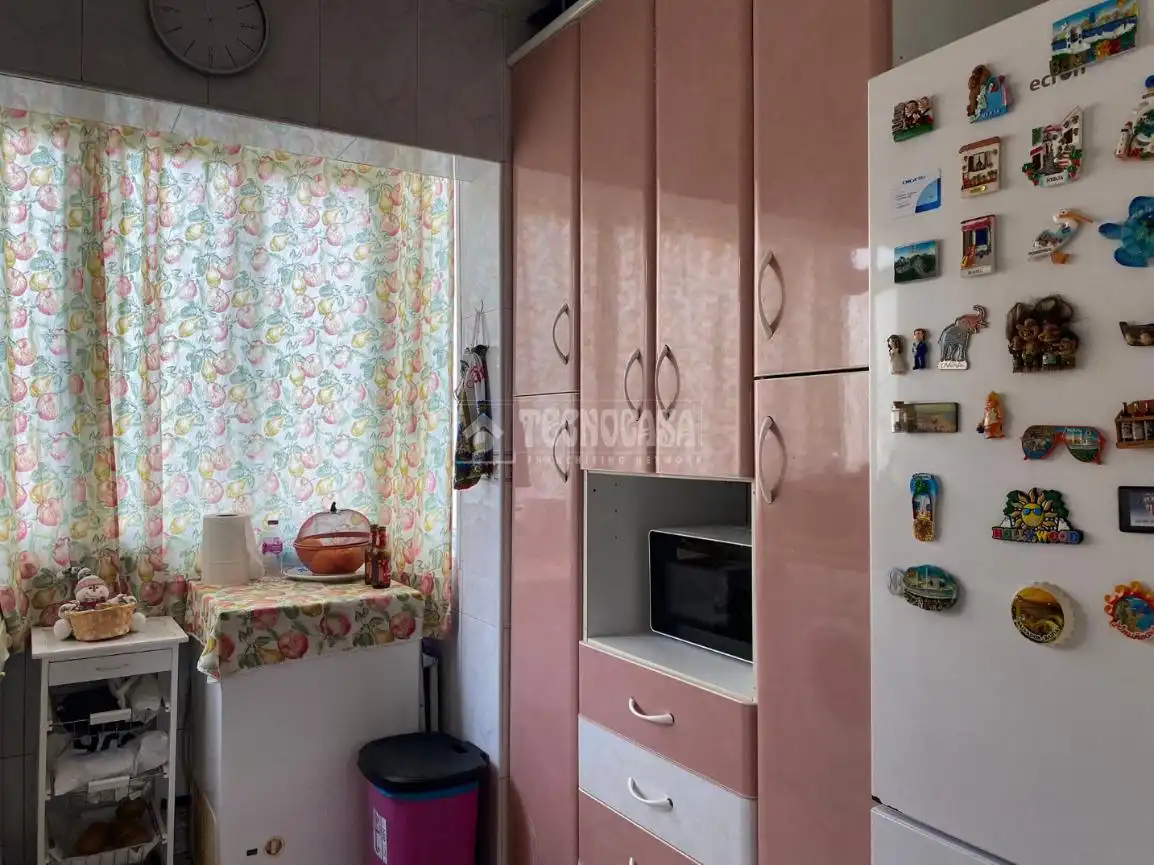 Kitchen of Flat for sale in Sevilla  with Air Conditioner and Balcony