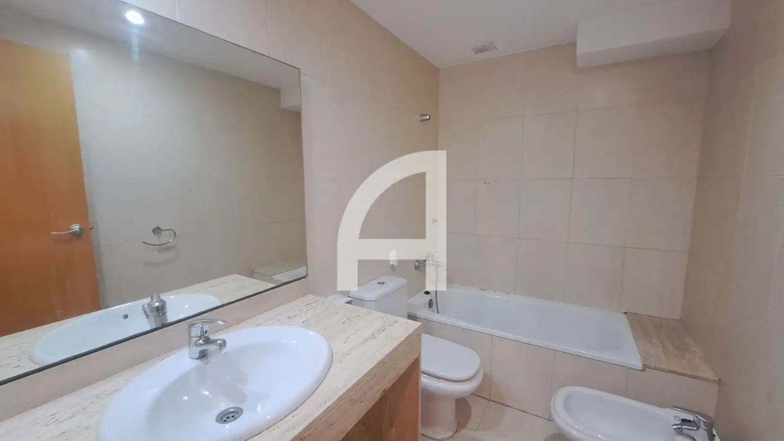 Baño de Dúplex en venta en Terrassa con Calefacción y Terraza