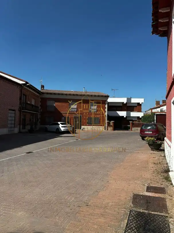 Parking of Houses for sale in Alaejos  with Private garden and Balcony