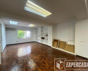 Premises to rent in  Valencia Capital  with Air Conditioner