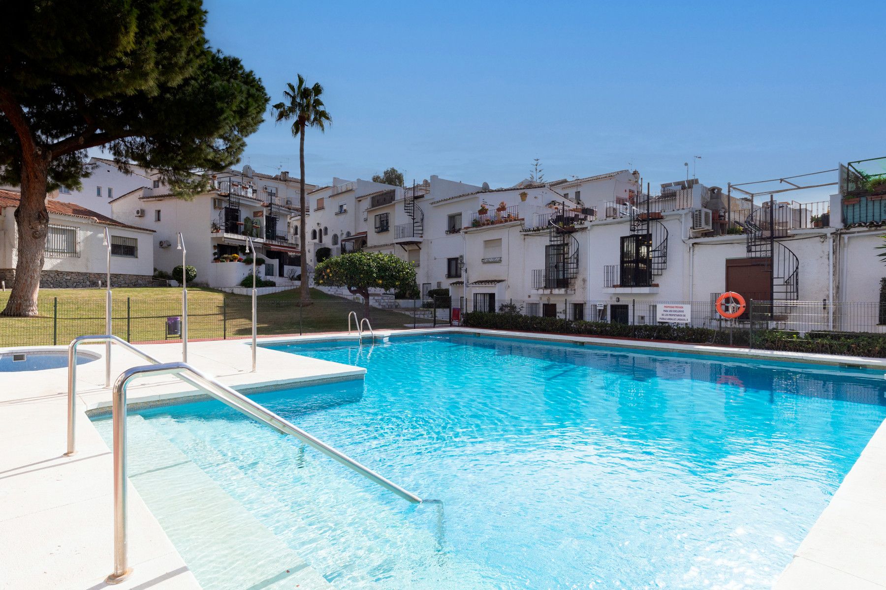 Swimming pool of Single-family semi-detached for sale in Marbella  with Heating, Terrace and Storage room