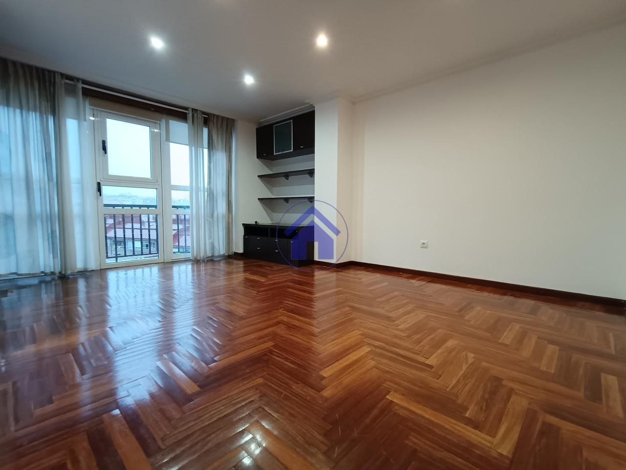 Living room of Flat to rent in Vigo   with Heating, Parquet flooring and Terrace