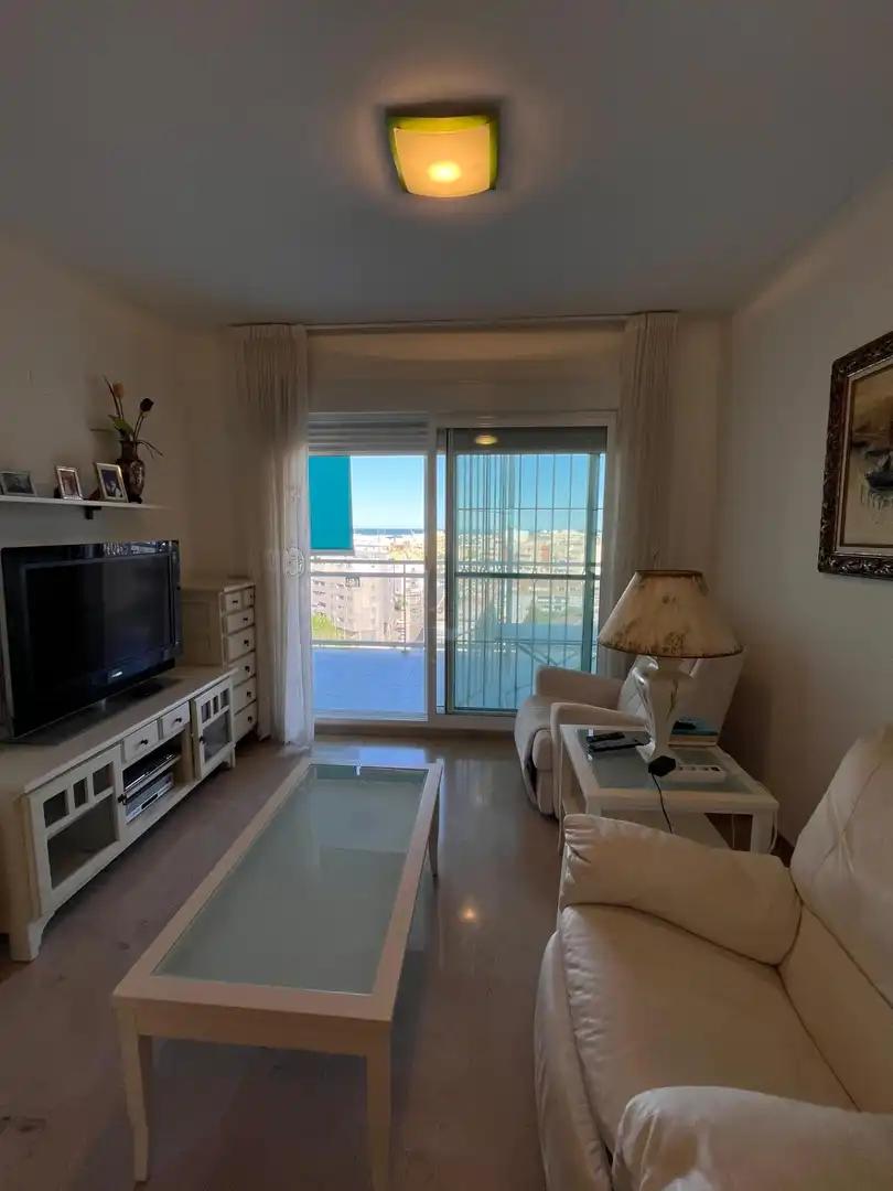 Sala de estar de Apartamento de alquiler en Gandia con Aire acondicionado, Calefacción y Jardín privado