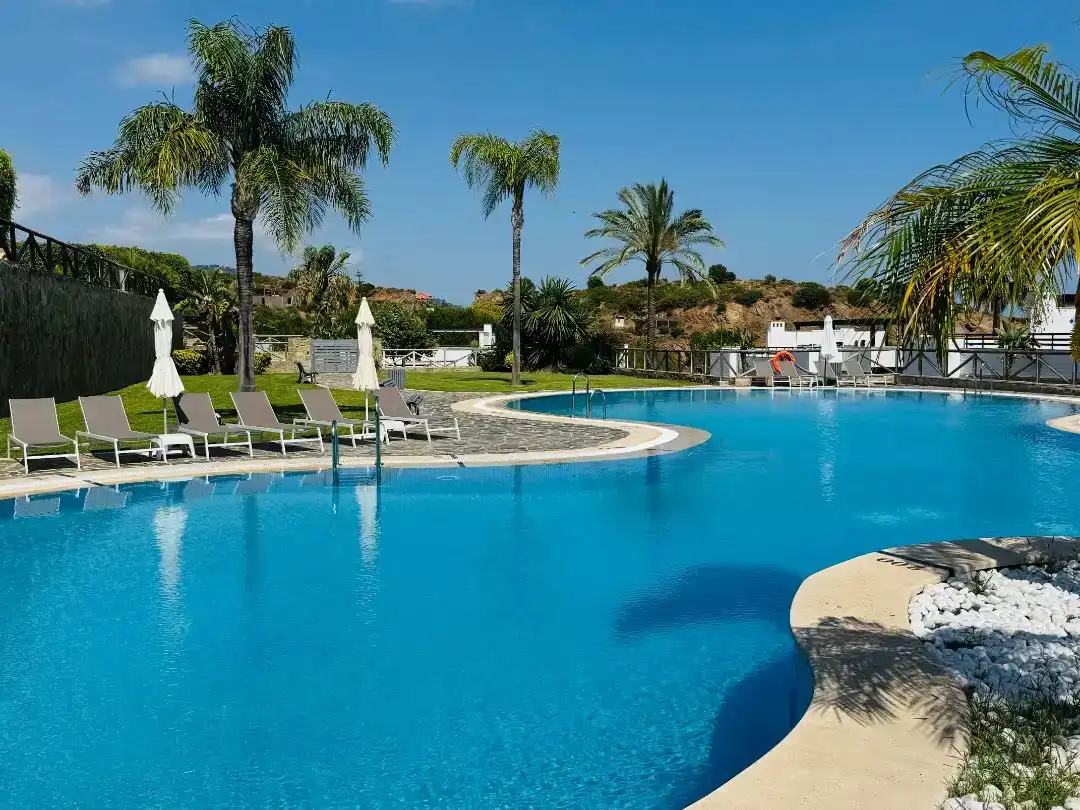 Piscina de Dúplex en venta en Marbella con Aire acondicionado, Terraza y Piscina