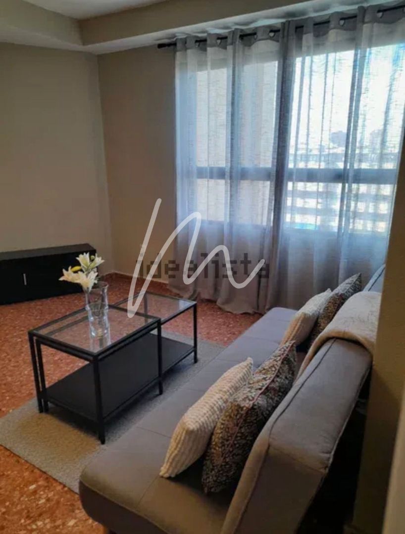 Sala d'estar de Pis de lloguer en  Valencia Capital amb Aire condicionat, Moblat i Forn