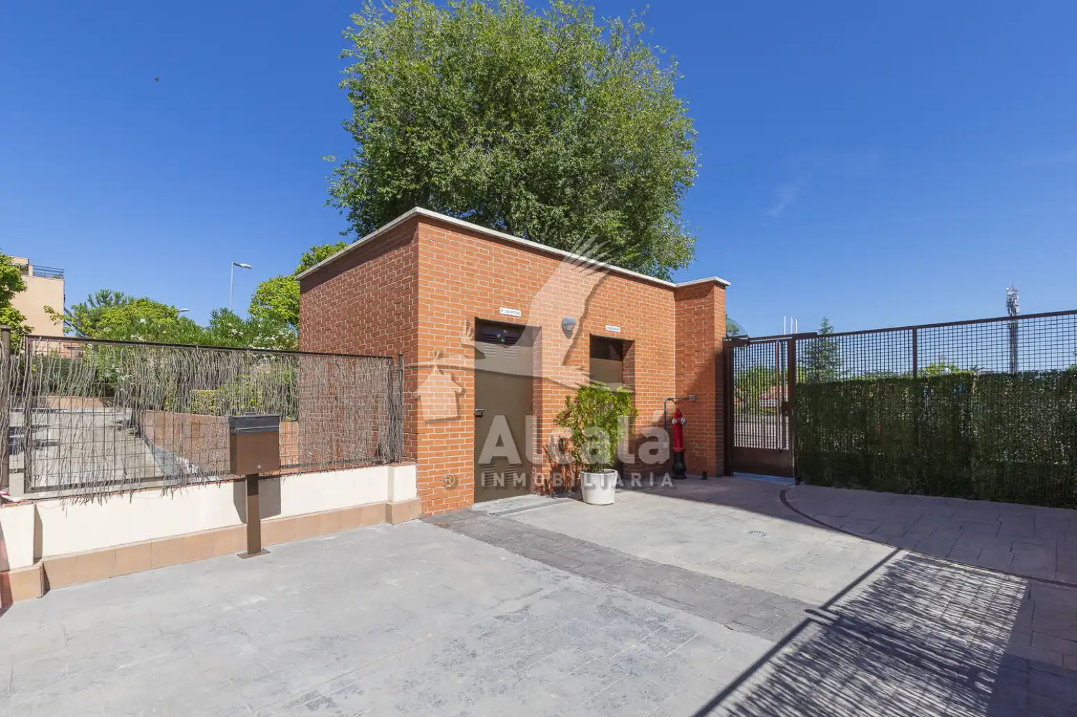Vista exterior de Ático en venta en Alcalá de Henares con Aire acondicionado, Calefacción y Terraza
