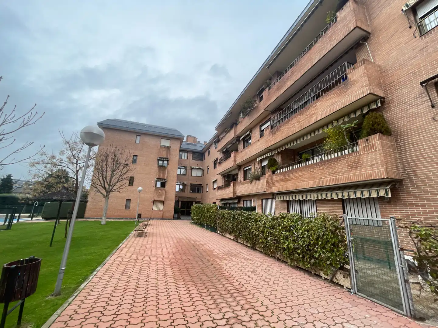 Vista exterior de Ático en venta en Pozuelo de Alarcón con Aire acondicionado, Calefacción y Jardín privado