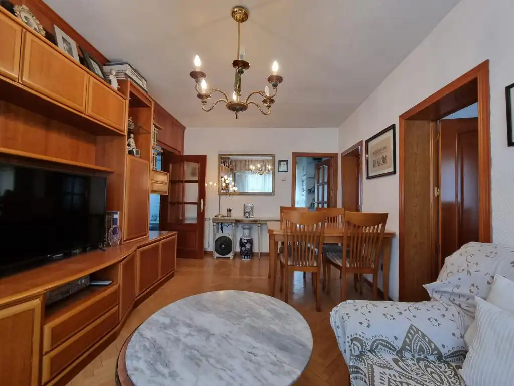 Piso para entrar a vivir con ascensor y tres dormitorios., Bild 3