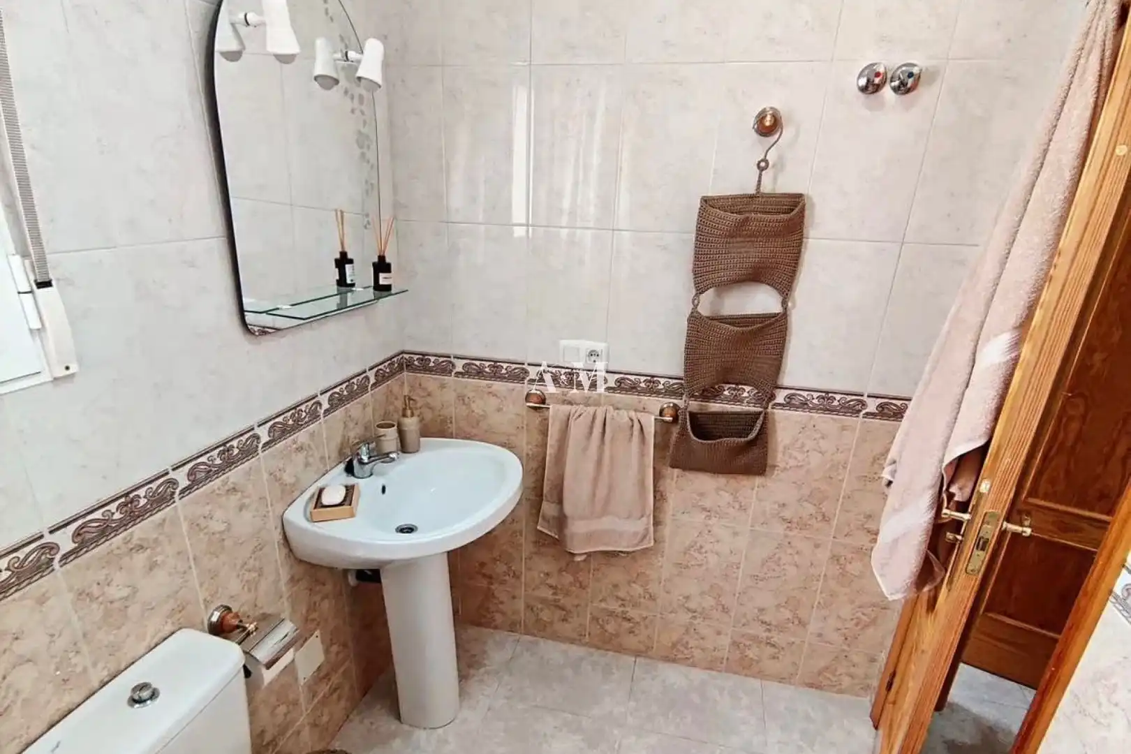 Baño de Casa adosada de alquiler en Torrevieja con Aire acondicionado, Jardín privado y Terraza