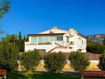 Haus mit Pool zum Verkauf in Castanyer