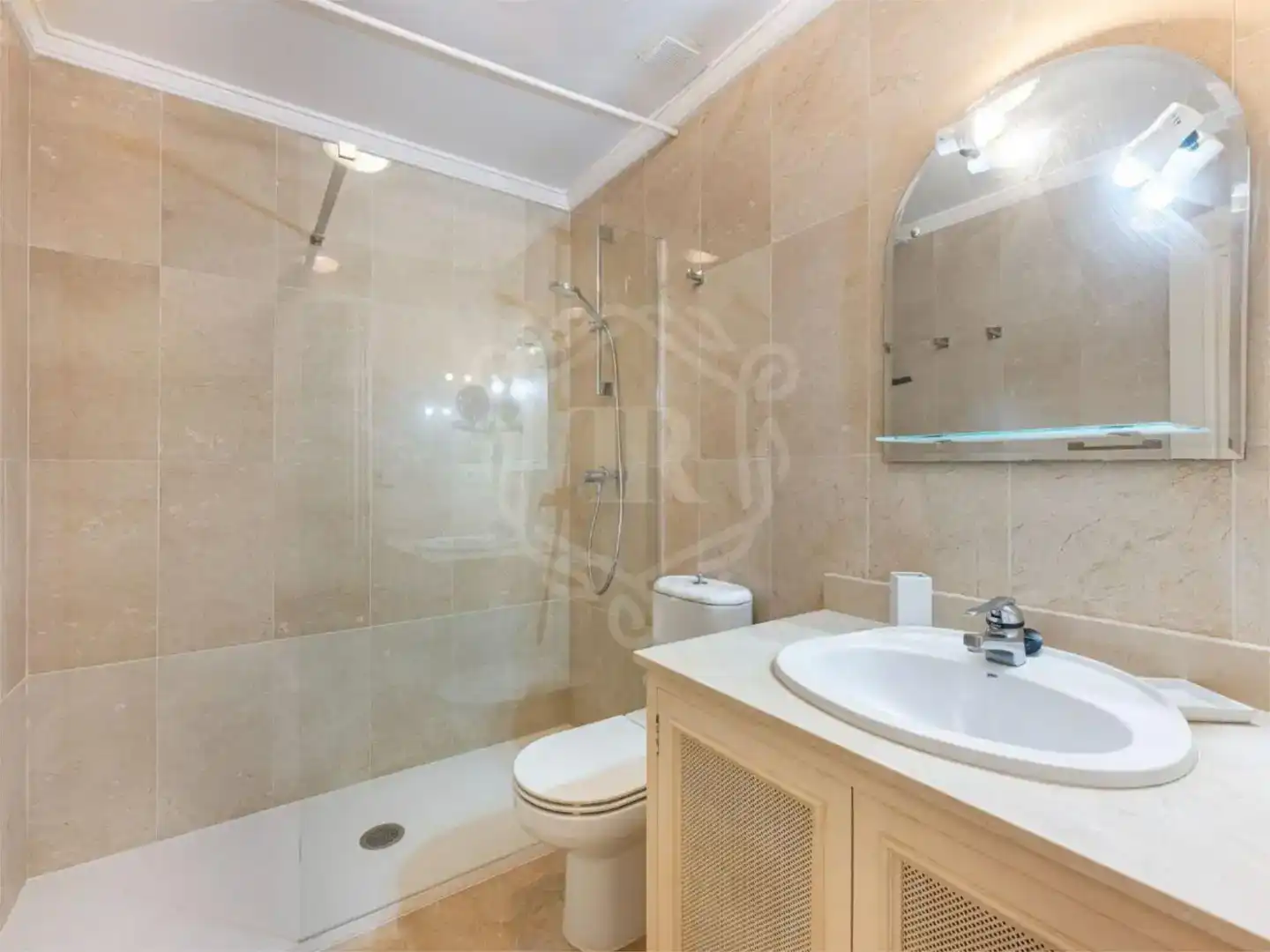 Baño de Apartamento en venta en Marbella con Aire acondicionado y Piscina