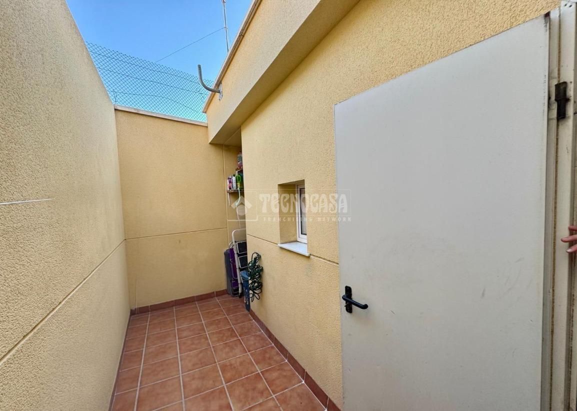 Vista exterior de Piso en venta en  Almería Capital con Amueblado