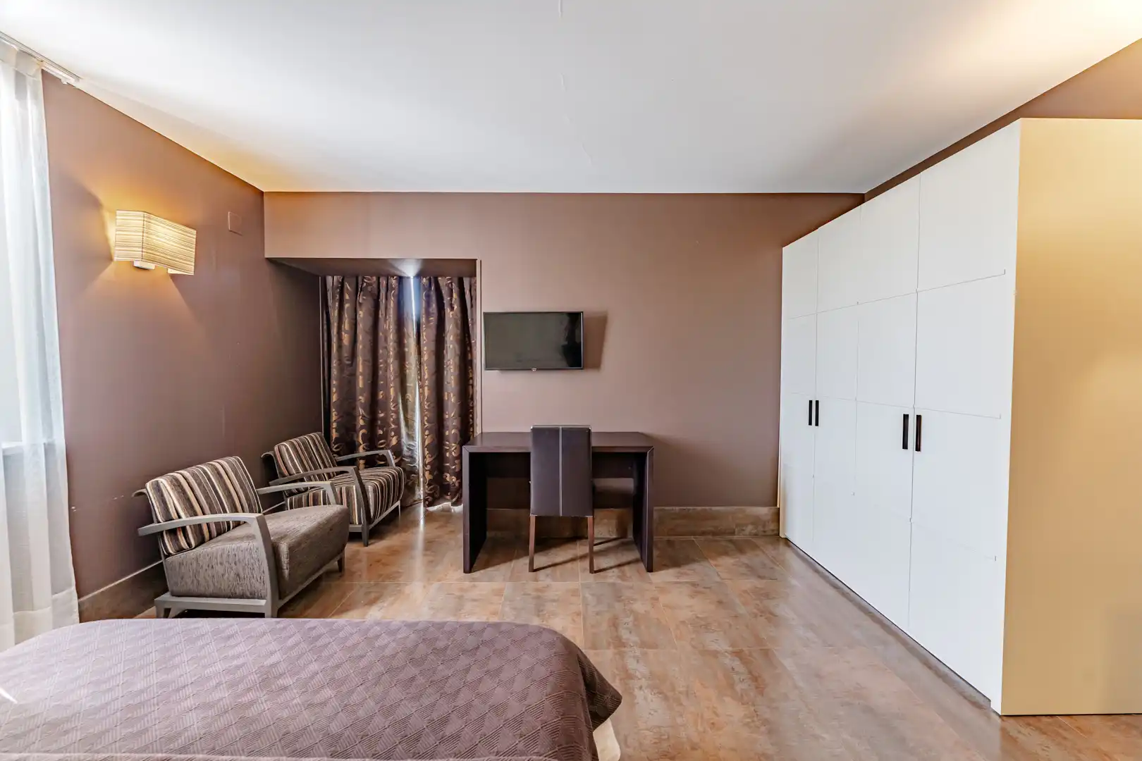 Habitación de Edificio en venta en Valle de Losa con Alarma
