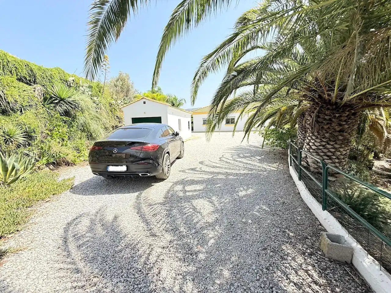 Vista exterior de Casa o chalet en venta en Vélez-Málaga con Aire acondicionado, Calefacción y Jardín privado