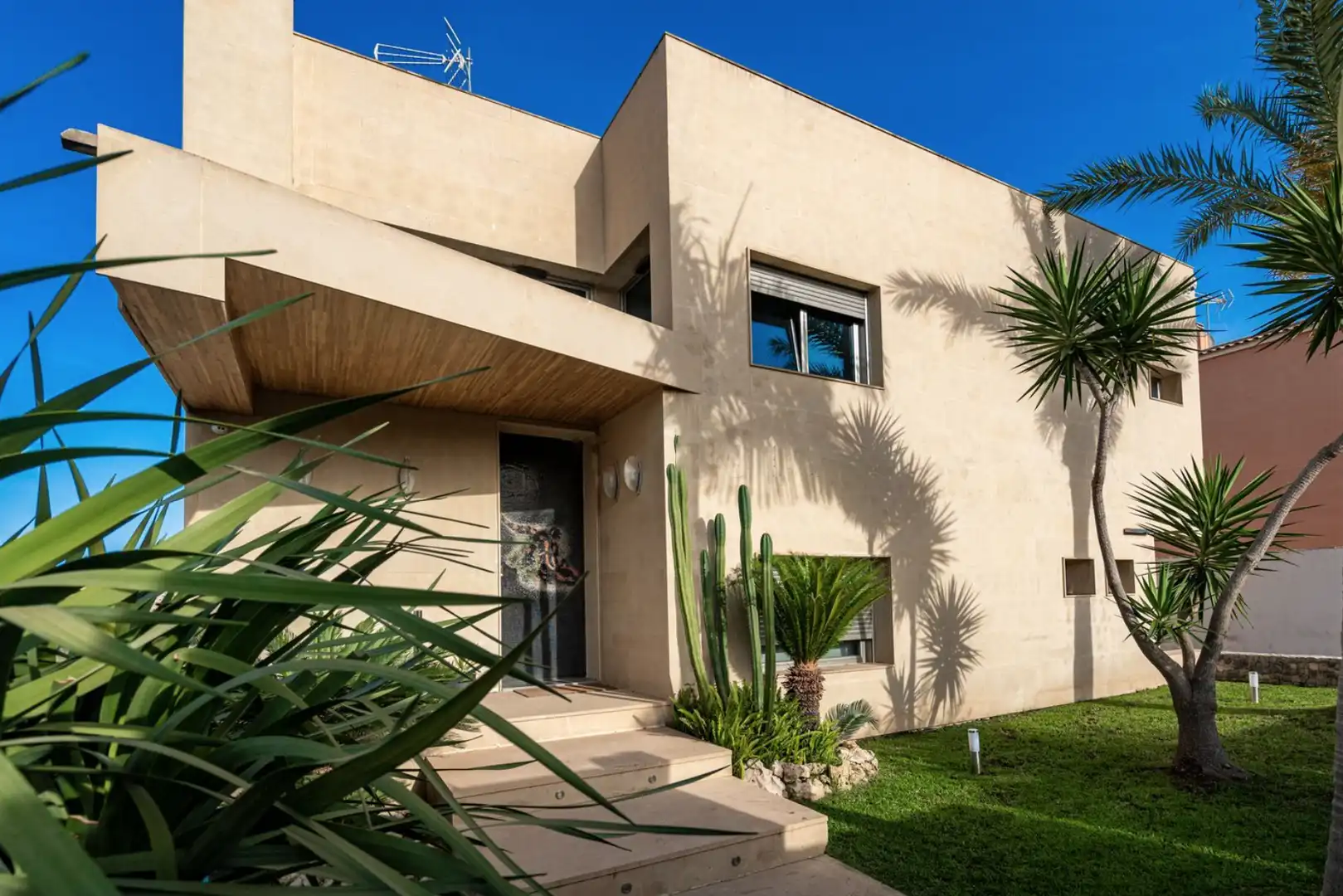 Vista exterior de Casa o xalet de lloguer en Torrevieja amb Aire condicionat, Calefacció i Jardí privat
