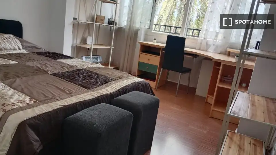 Bedroom of Flat for share in Badalona  with Air Conditioner, Terrace and Furnished