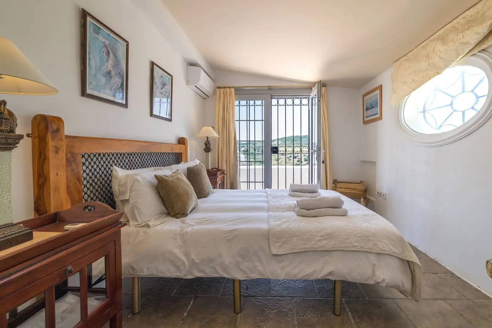 Dormitori de Casa adosada en venda en Estepona amb Aire condicionat, Terrassa i Traster