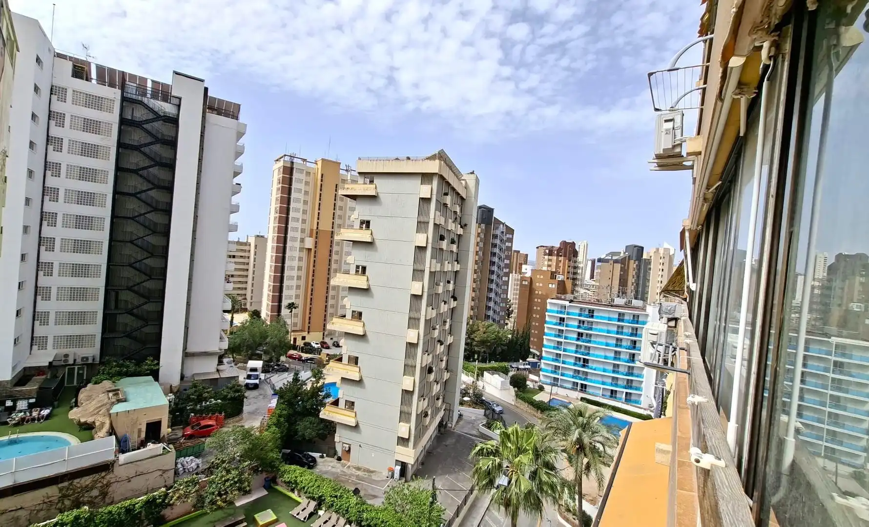 Vista exterior de Apartamento en venta en Benidorm con Jardín privado, Amueblado y Piscina comunitaria
