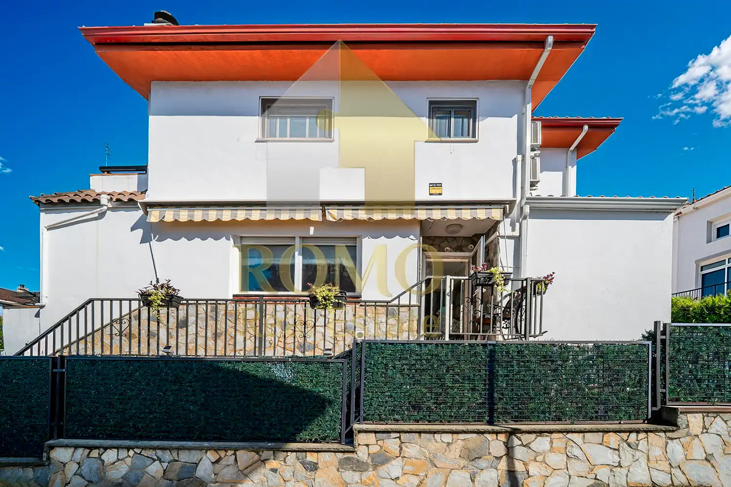 Vista exterior de Casa adosada en venta en Santa Perpètua de Mogoda con Aire acondicionado, Calefacción y Jardín privado
